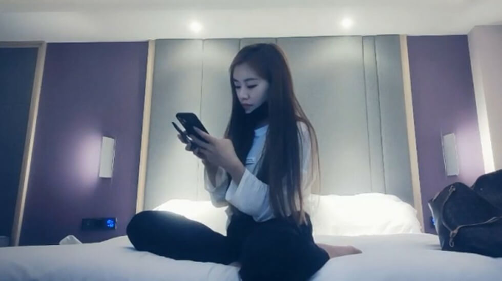 满背纹身的风骚御姐的