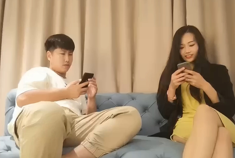 深夜场极品性感妹子舌吻口交调情扣逼自摸骑乘猛操的。！